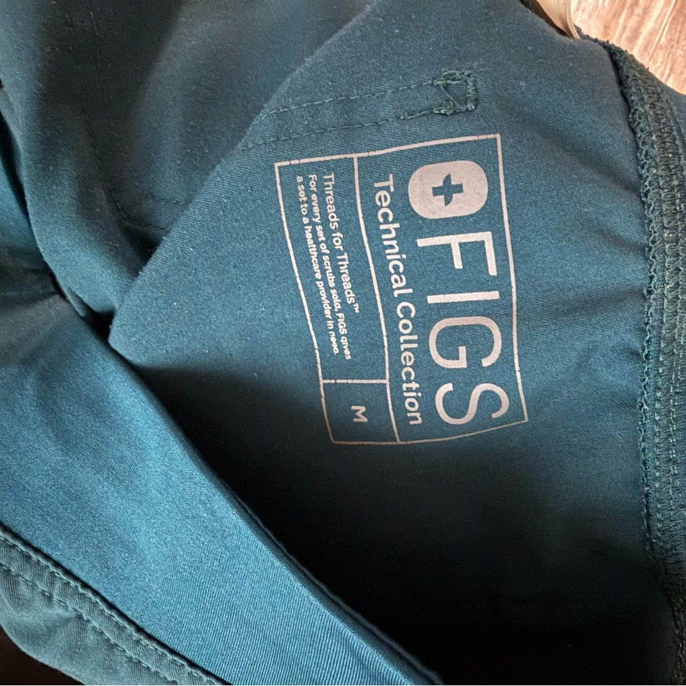 Figs Scrub Top and Pants Set - Picture 7 of 7